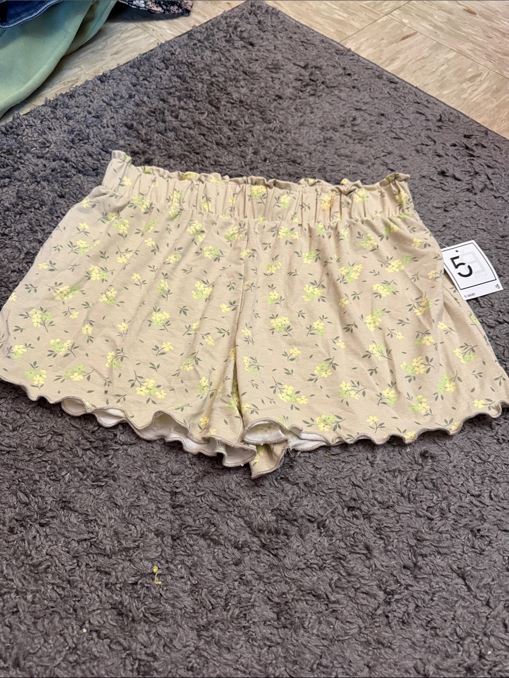 High-Waist Floral Ruffle Hem Shorts - Beige with Yellow Flowers
